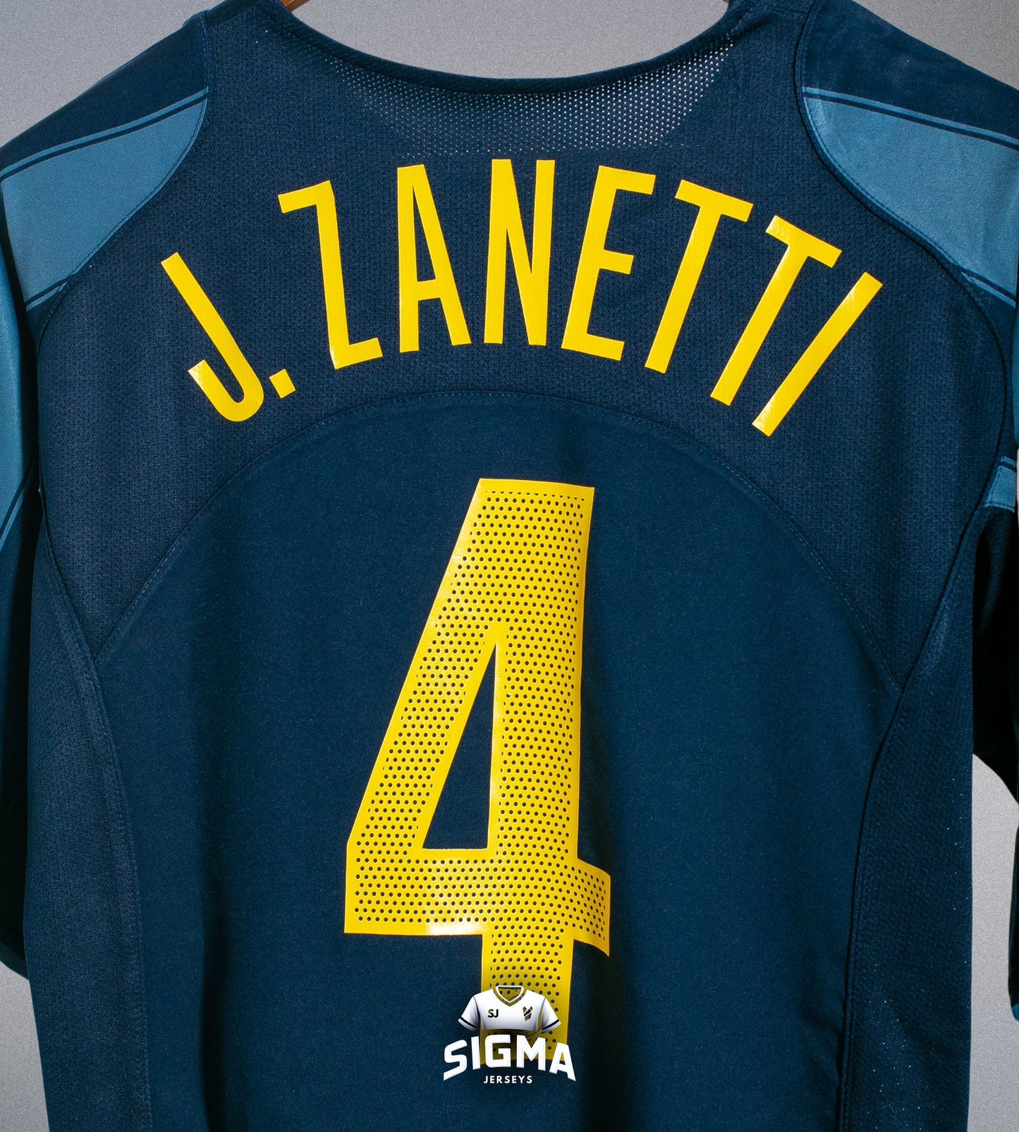 J. ZANETTI  #4, Inter Milan Visitante 2004/05